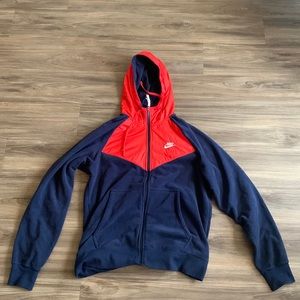 This is a comfortable, versatile, and fashionable nike windrunner
